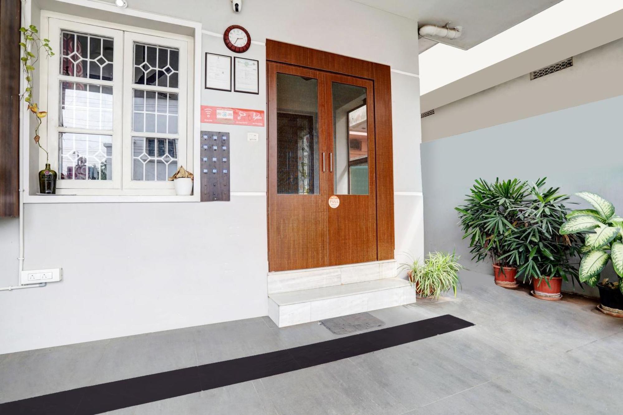 Super Hotel O Ashok Nagar Near Jntu College Kākināda Eksteriør bilde